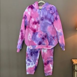 Matching Tie-Dye sweatsuit !!!!!!